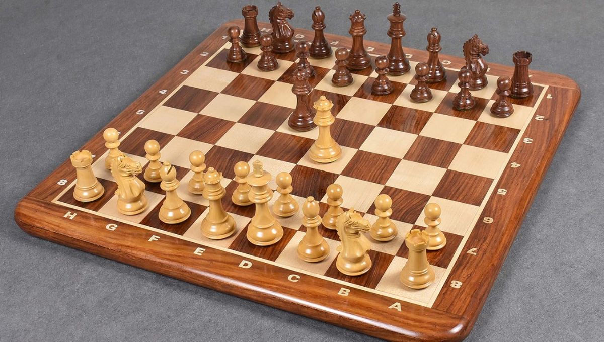 Golden Rosewood and Boxwood Wooden Chess Set